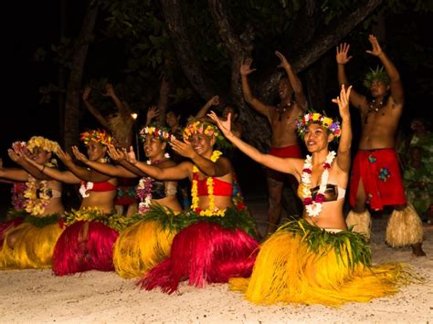 Hula dancer nude